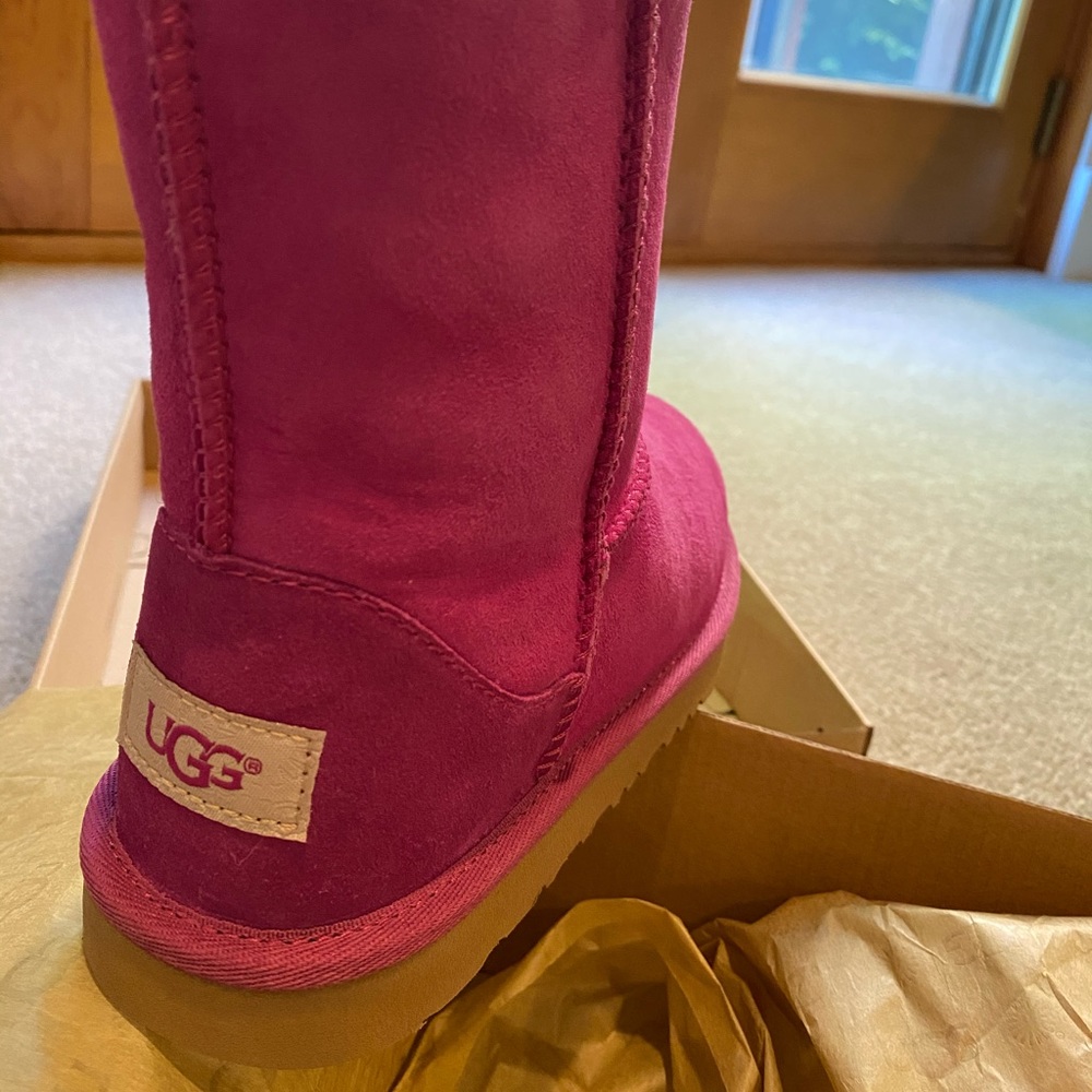 Brand New in Box Girls Pink UGG size 3